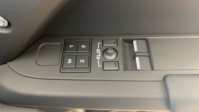 Land Rover Defender 3.0 D350 X-Dynamic HSE 90 3dr Auto Diesel Estate - Image 42